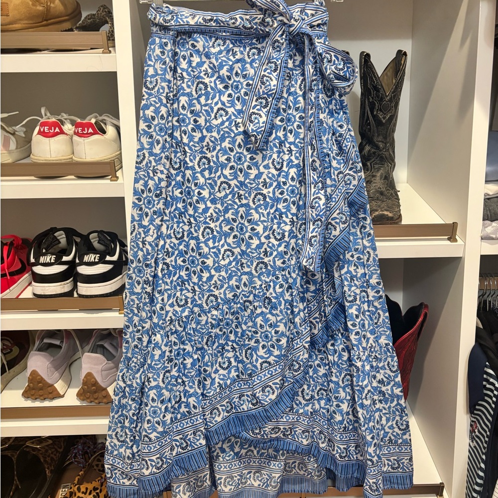 Vineyard Vines Blue and White Floral Skirt